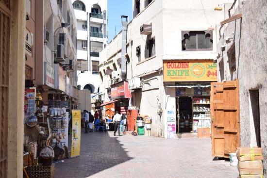 Magasin de vêtements Meena Bazaar